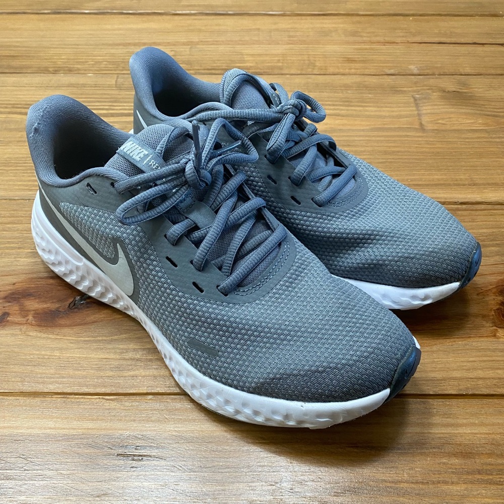 • Nike Women’s Tennis Shoes •